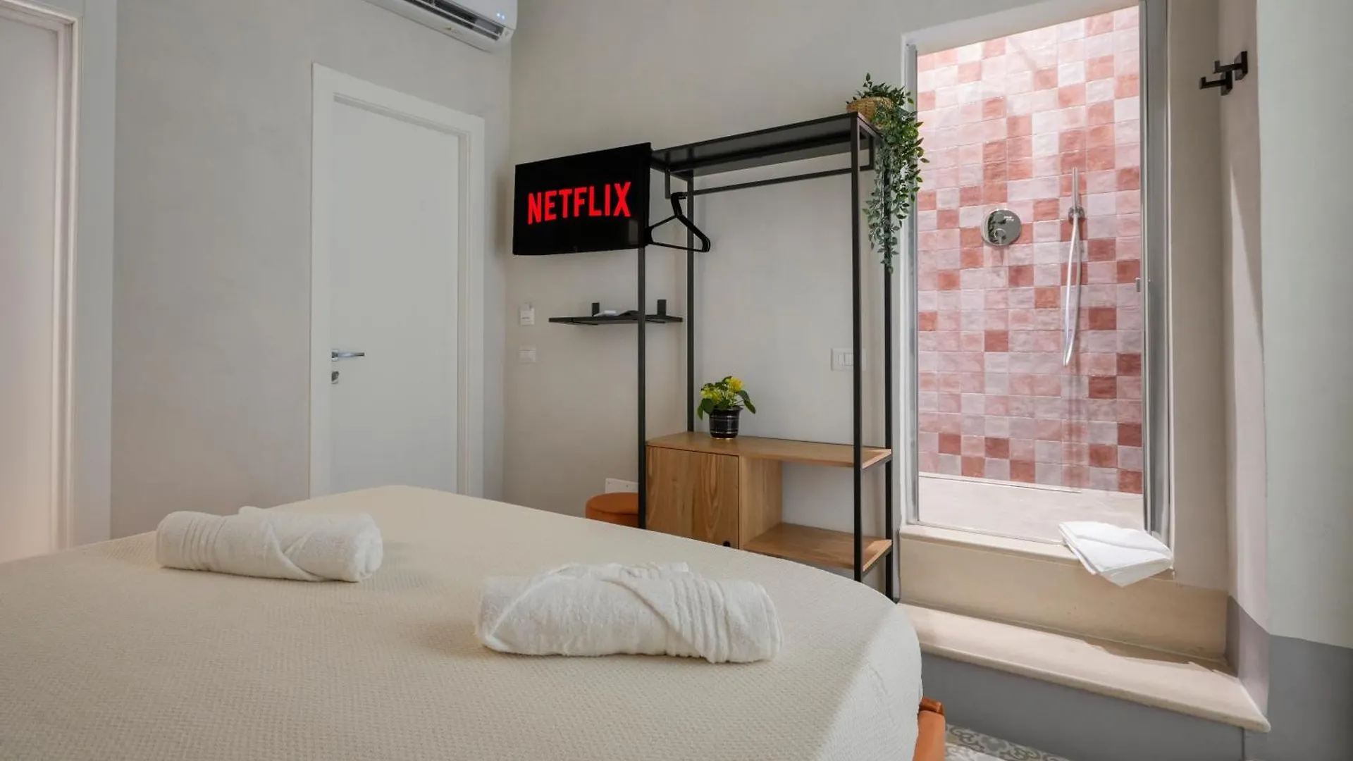 Mimi'S Rooms - Charming Old Town Bari Italy