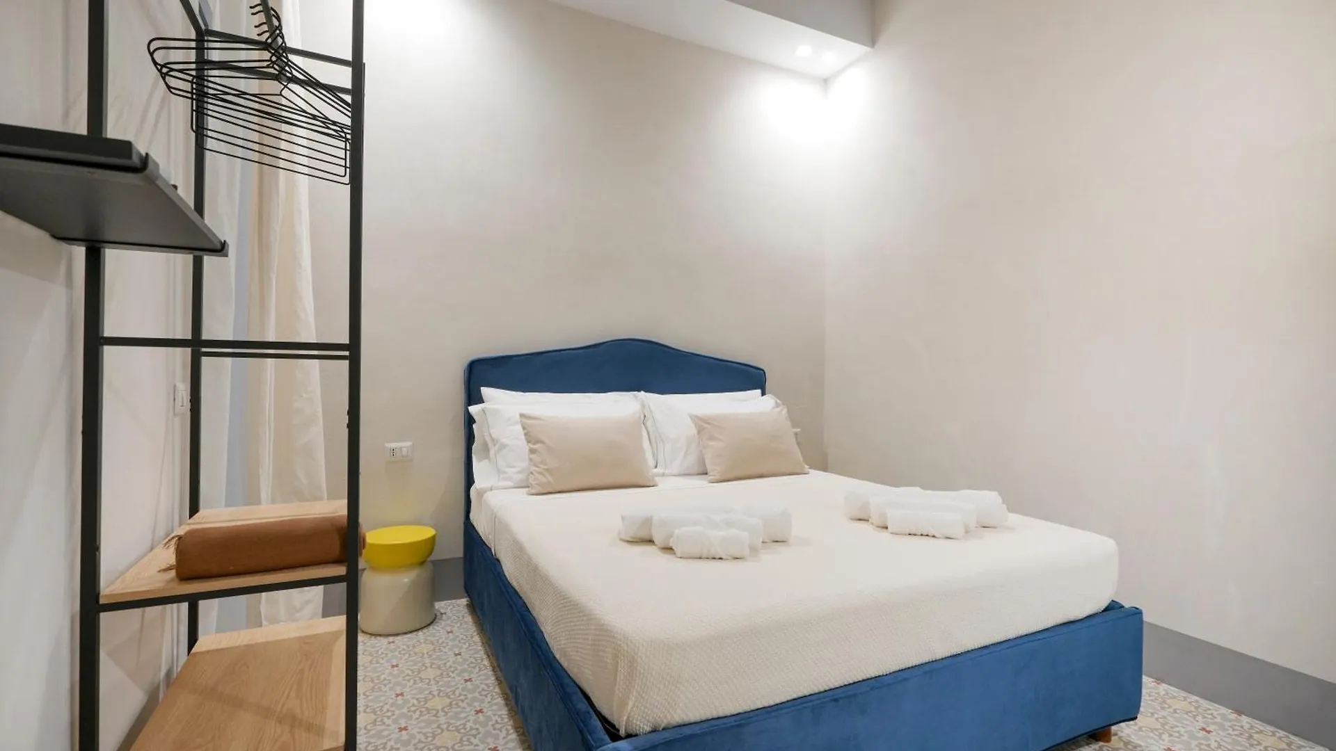 Mimi'S Rooms - Charming Old Town Бари Гостевой дом