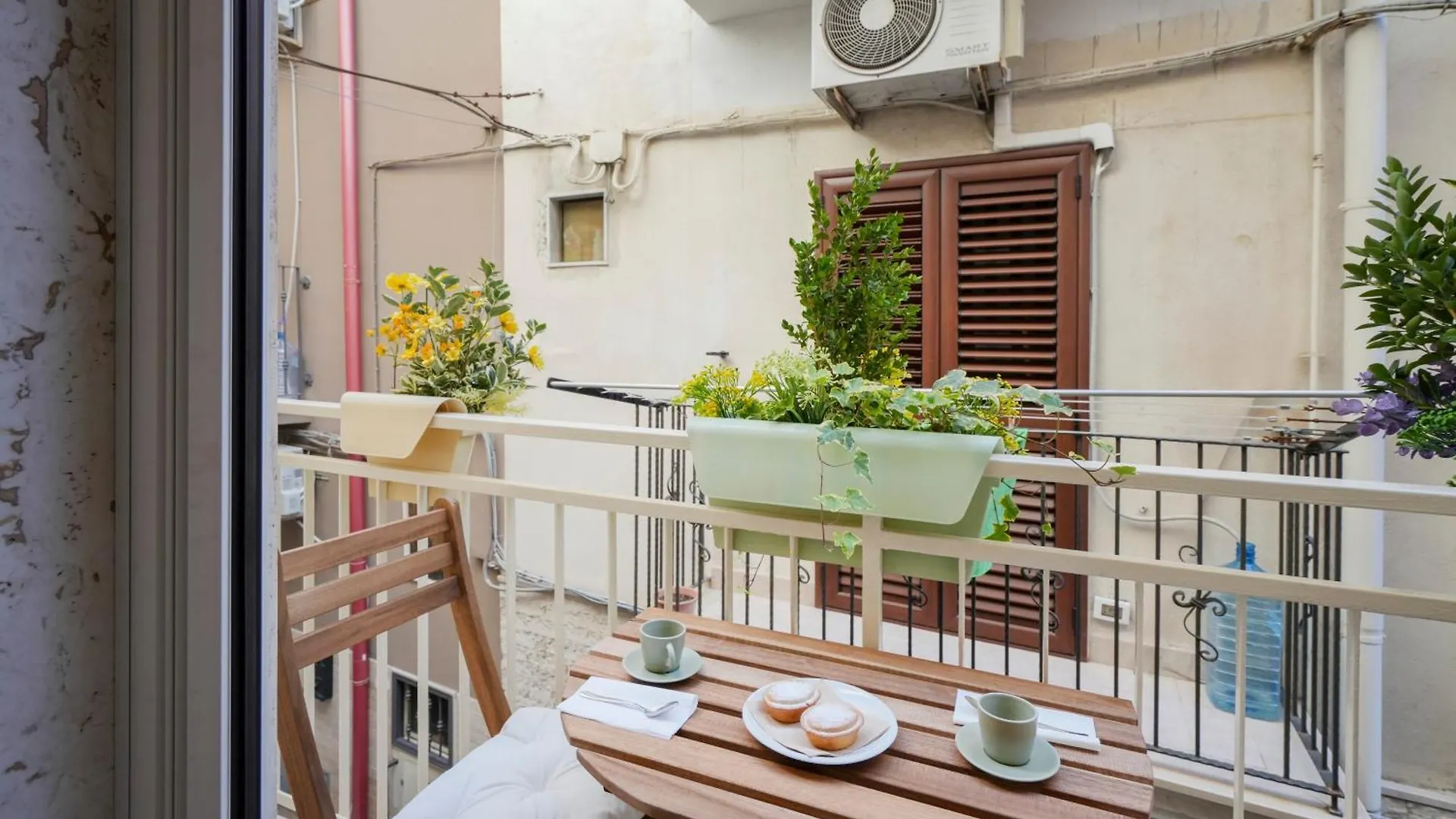 Mimi'S Rooms - Charming Old Town Бари 0*,