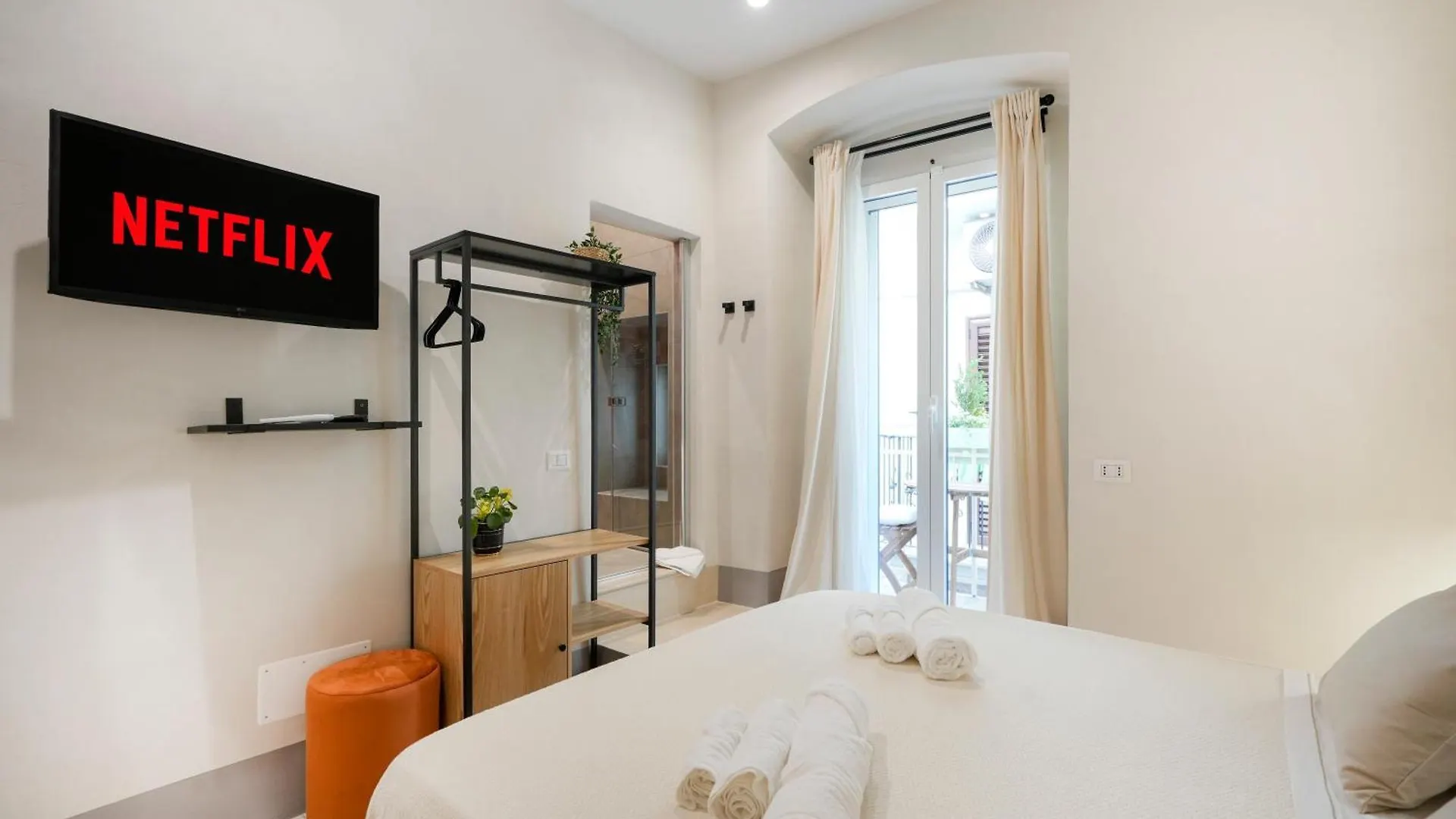 Mimi'S Rooms - Charming Old Town Bari 0*,  Italy