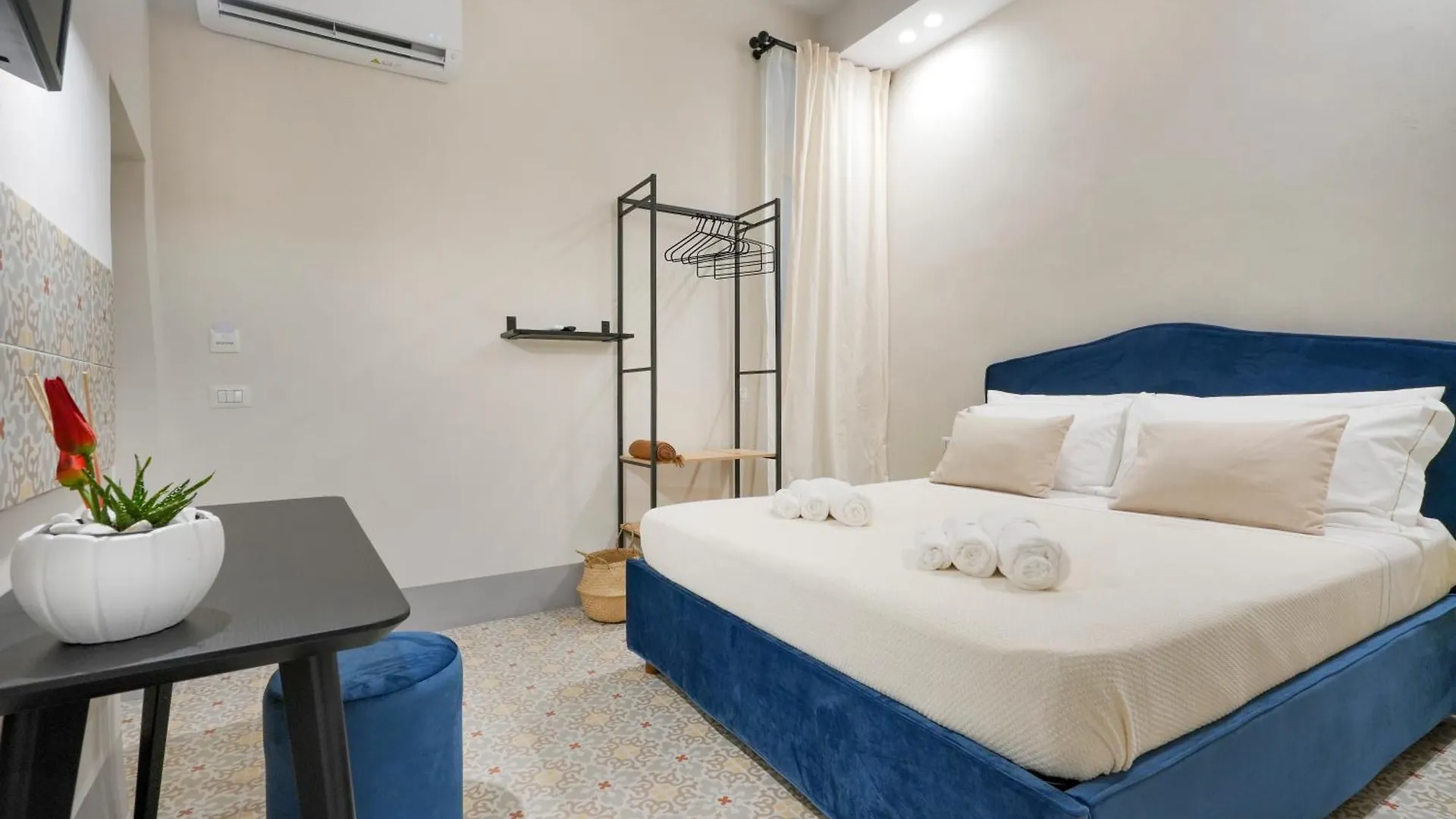Mimi'S Rooms - Charming Old Town Bari Guest house