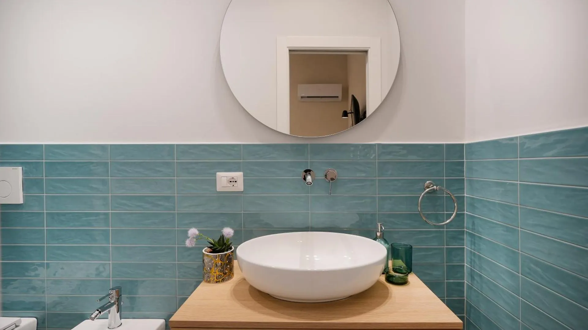 Mimi'S Rooms - Charming Old Town Bari 0*,